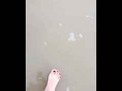 @tici_feet IG tici_feet tici feet walking on the beach red toenails