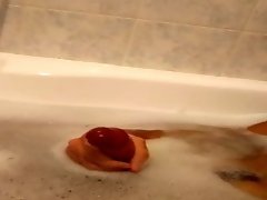 Teen masturbaiting in bathtub