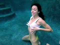 Rachel Rivers Underwater Photoshoot