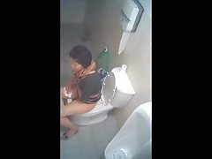 spy toilet pissing